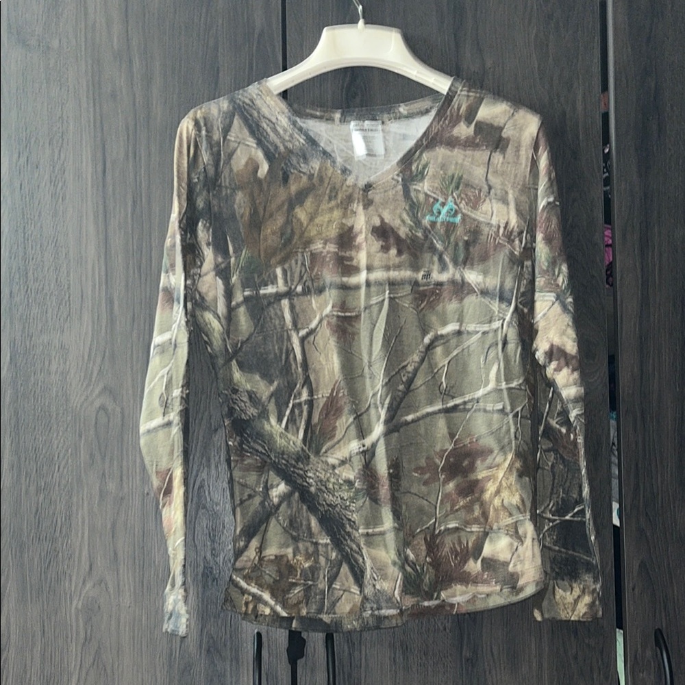 Realtree long sleeve camo size large
